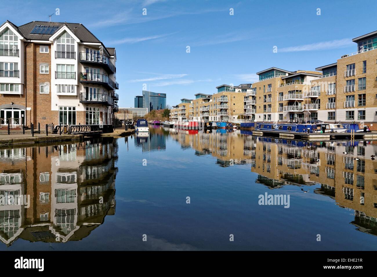 Modern housing on the Grand Union canal at Brentford lock west London UK Stock Photo