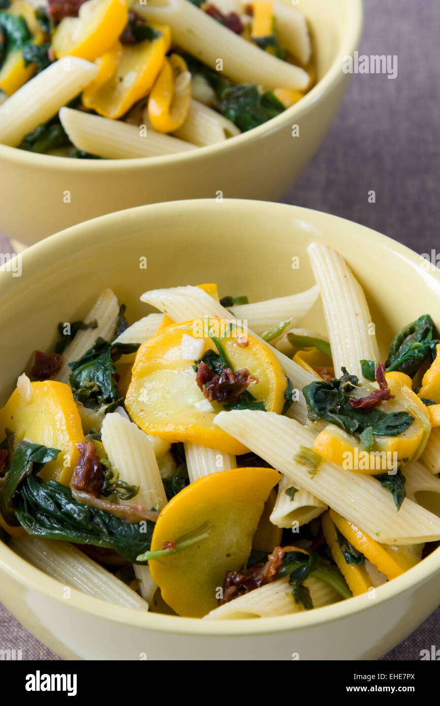 Gemüse Nudelsalat - Vegetables Pasta Salad Stock Photo - Alamy