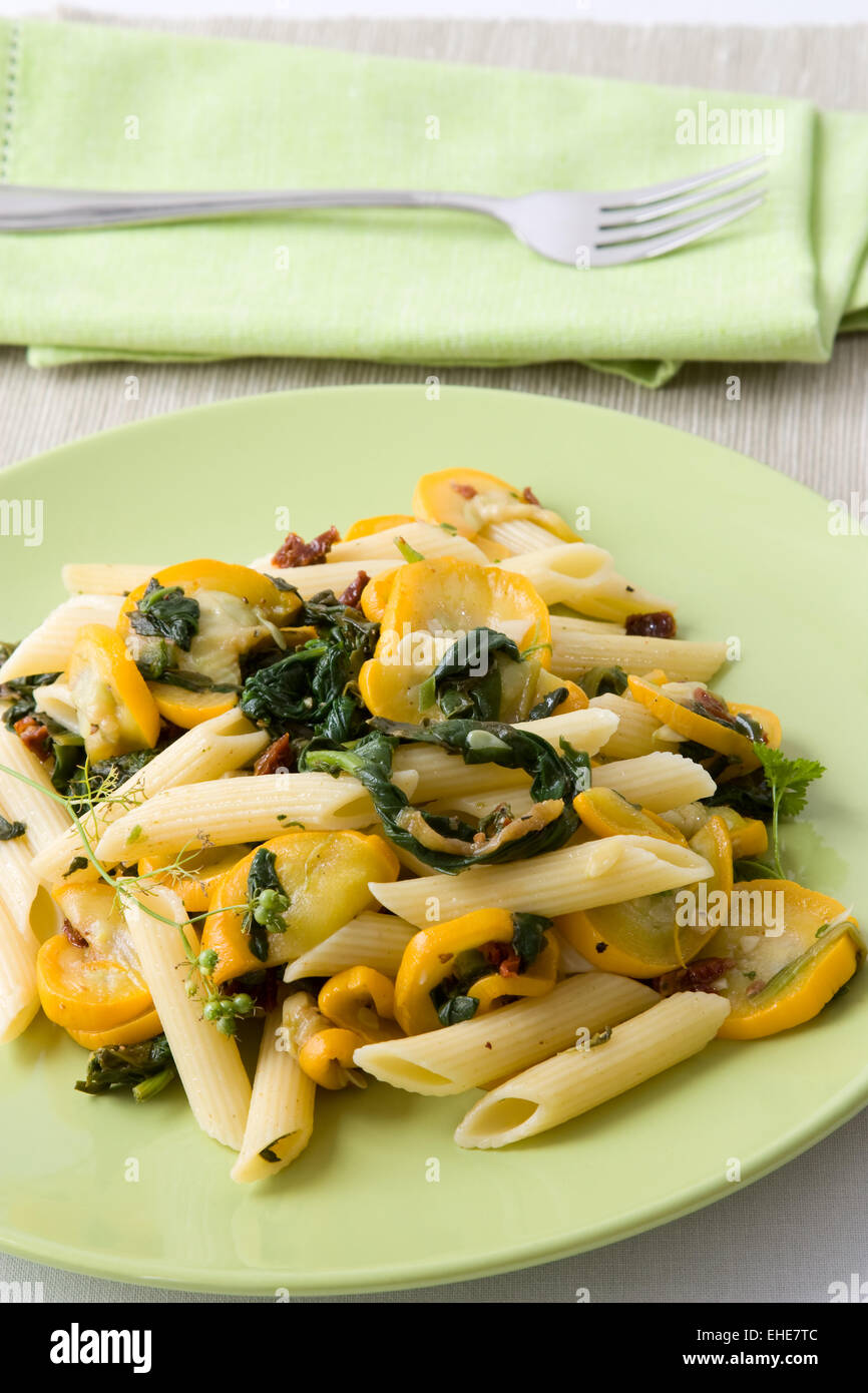 Gemüse Nudelsalat - Vegetables Pasta Salad Stock Photo - Alamy
