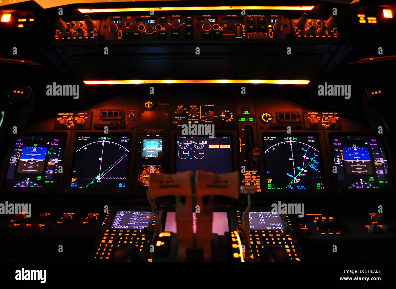 Boeing flight deck hires stock photography and images Alamy