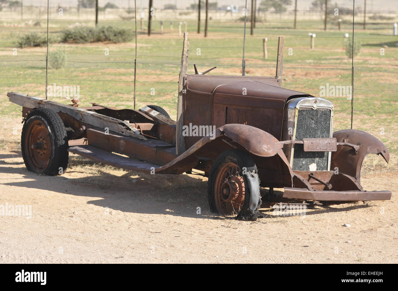 end-of-life vehicle in the desert Stock Photo