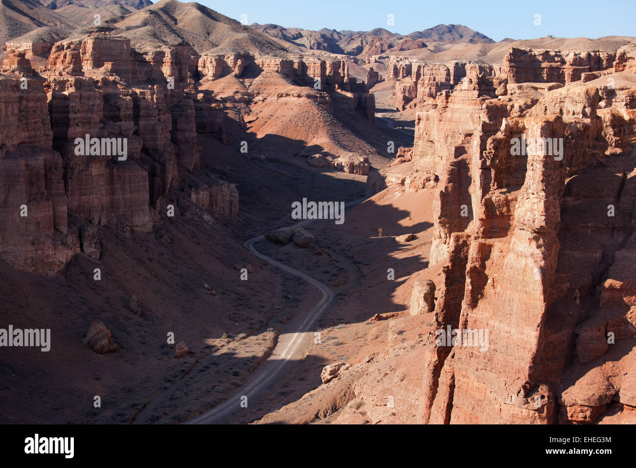 Urban canyon perspective hi-res stock photography and images - Alamy