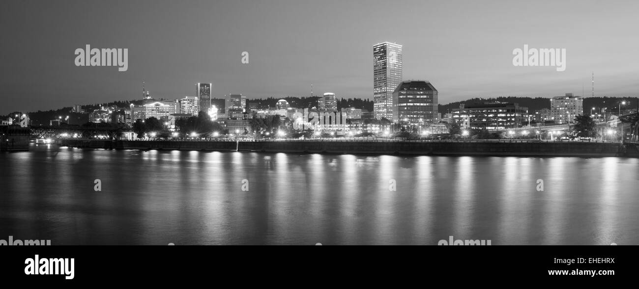 The river slowlymeanders in front of Portland Skyline Stock Photo