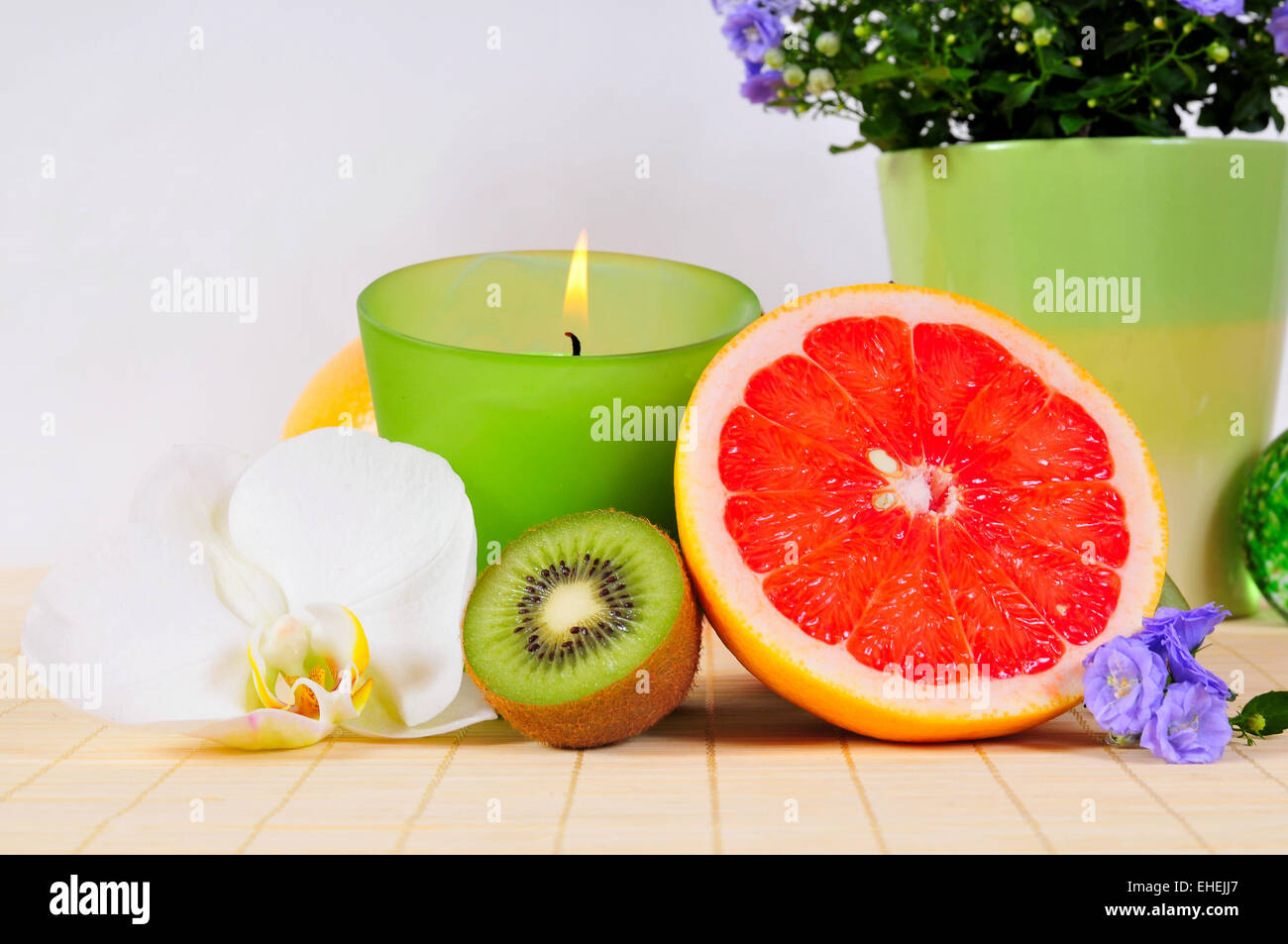 Apple orange kiwi fruit candlelight Stock Photo Alamy