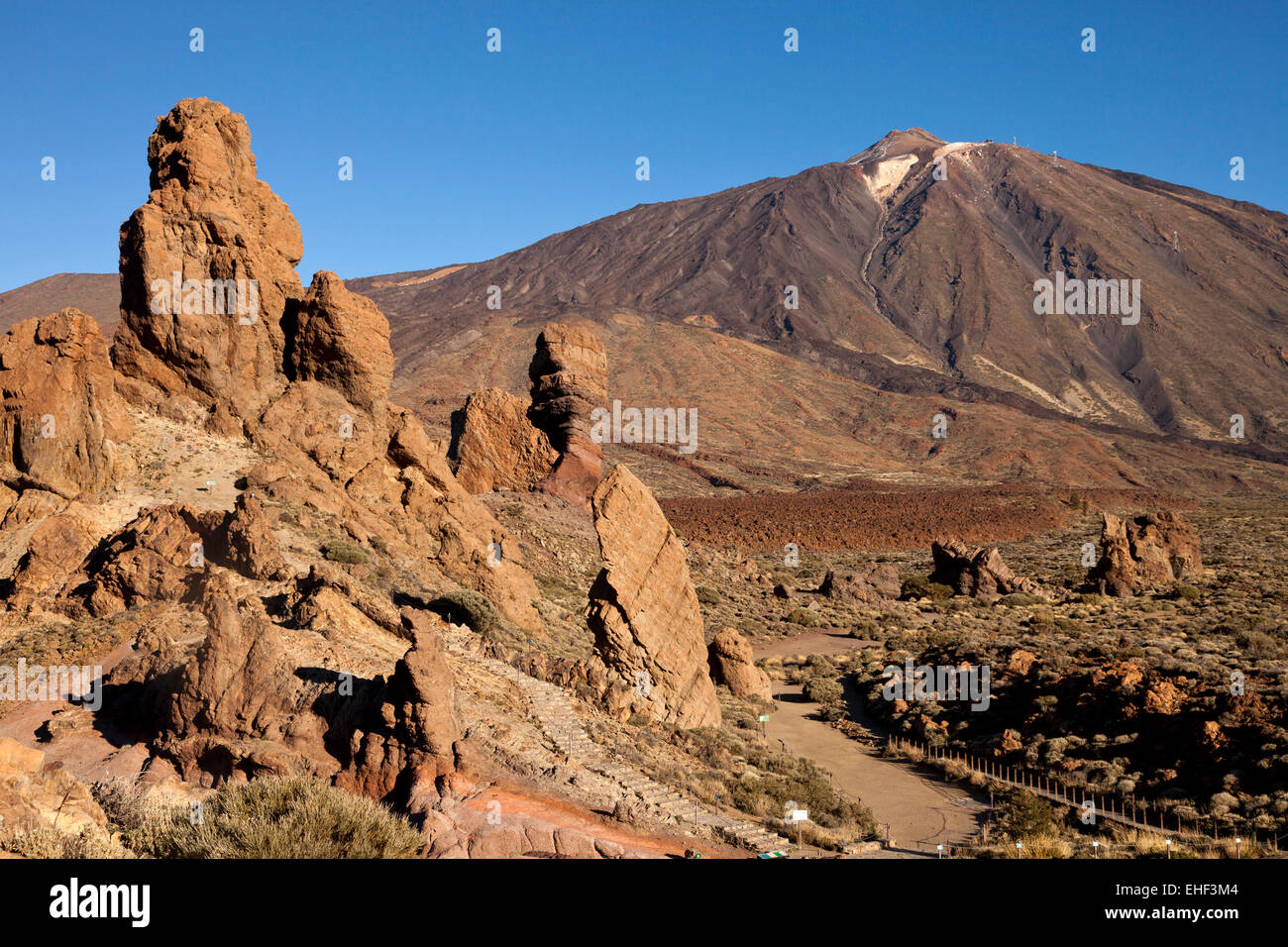 Felsformation Roques de Garcia und der Berg Pico del Teide, Teide Nationalpark, Insel Teneriffa, Kanarische Inseln, Spanien, Eur Stock Photo