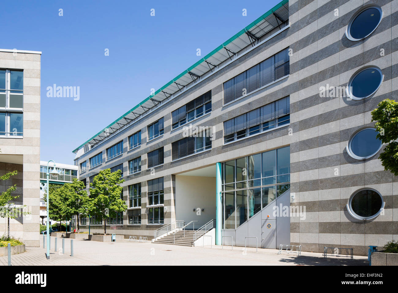 Das City-Forum in Rüsselsheim ist ein aus mehreren Gebäuden bestehender Komplex mit Büro-, Wohn- und Geschäftseinheiten. Stock Photo