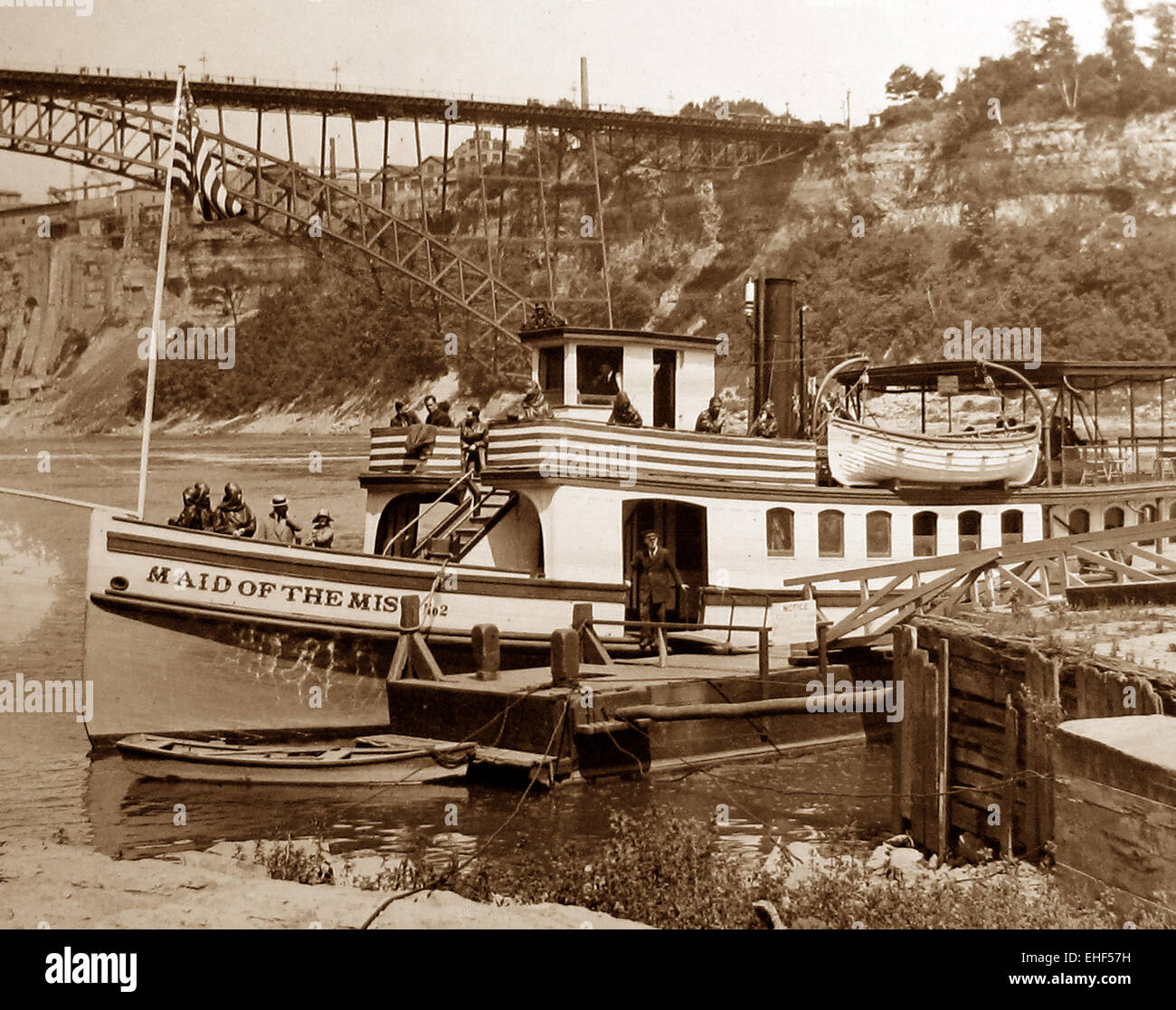 Vintage niagara falls hi-res stock photography and images