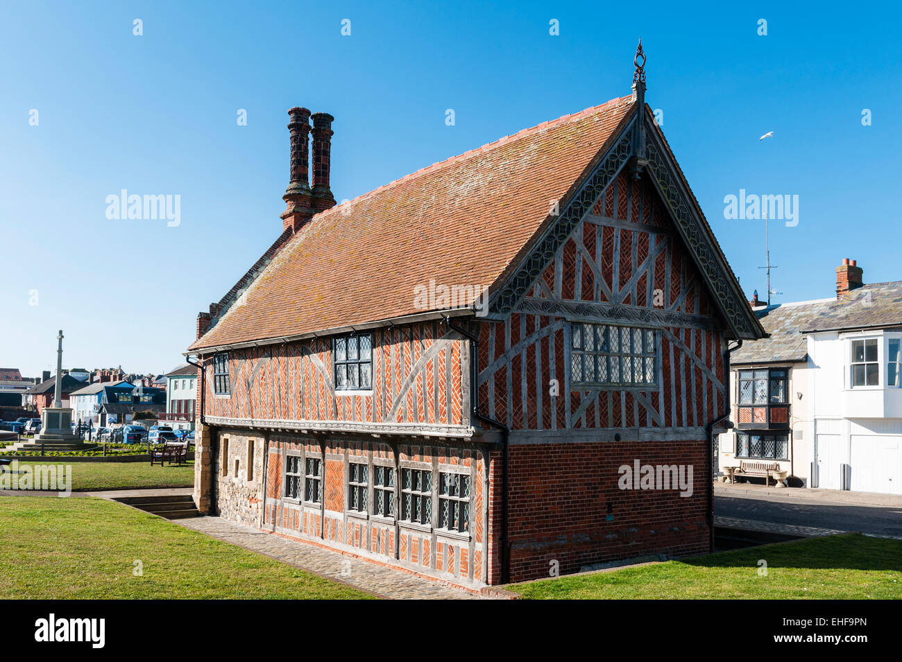 Aldeburgh, Suffolk, UK. The Moot Hall was built around 1550. The Town Council still meets here monthly Stock Photo