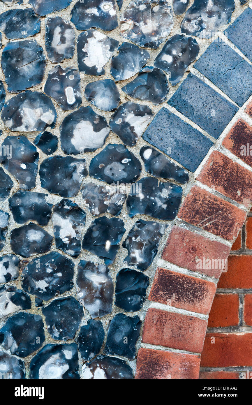 Aldeburgh, Suffolk, UK. A traditional old Suffolk wall made from knapped (flaked) flints and brick Stock Photo