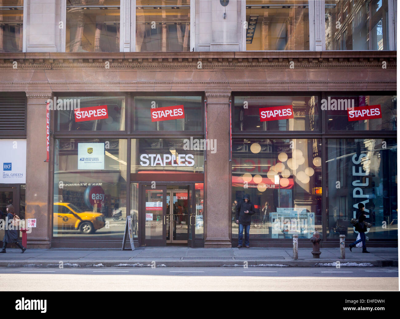 A Staples Office Supply Store In New York On Monday March 2 2015 Staples EHFDWH 
