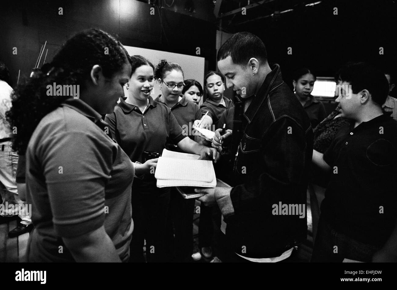 15 Daddy Yankee Autograph Signing Bilder und Fotos - Getty Images