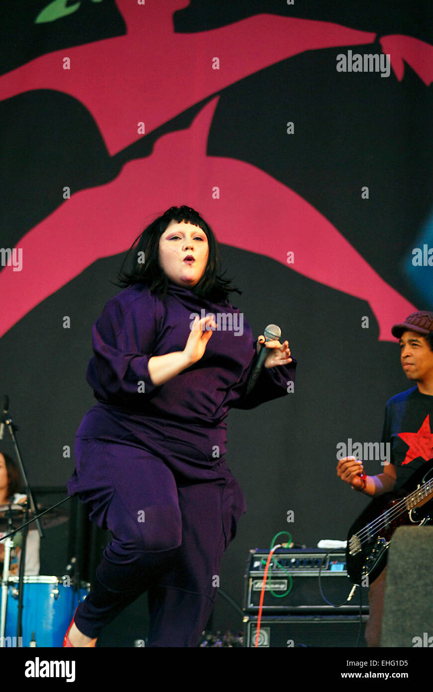 Beth Ditto from The Gossip performing on the Pyramid stage at Glastonbury 2008. Stock Photo