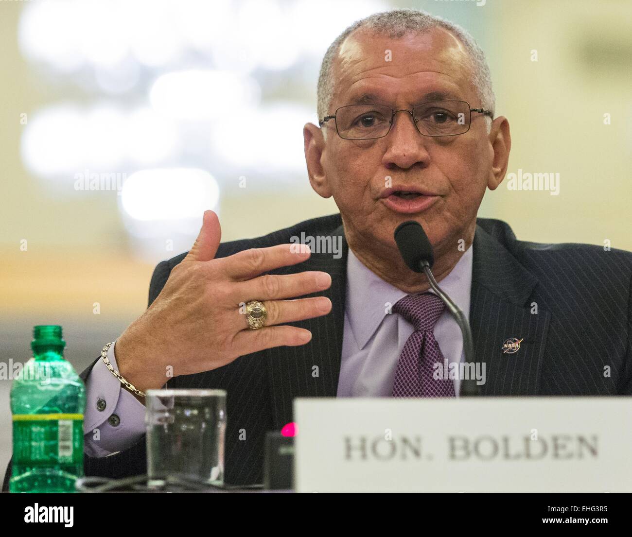 Head testifies hi-res stock photography and images - Alamy