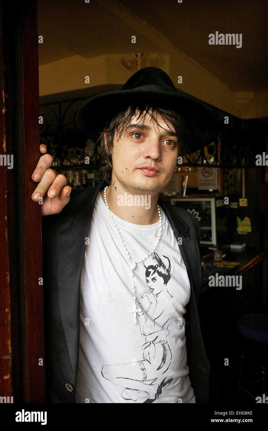Pete Doherty at pub in East London 16th June 2009. Stock Photo