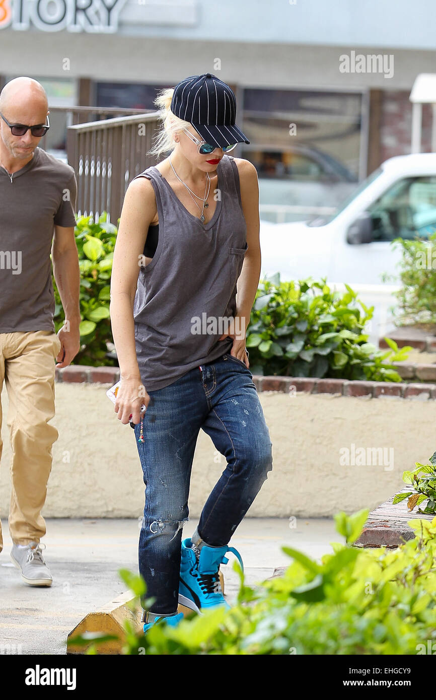 Gwen Stefani arrives for her acupuncture appointment wearing a cap and  sunglasses Featuring: Gwen Stefani Where: Los Angeles, California, United  States When: 08 Sep 2014 Stock Photo - Alamy