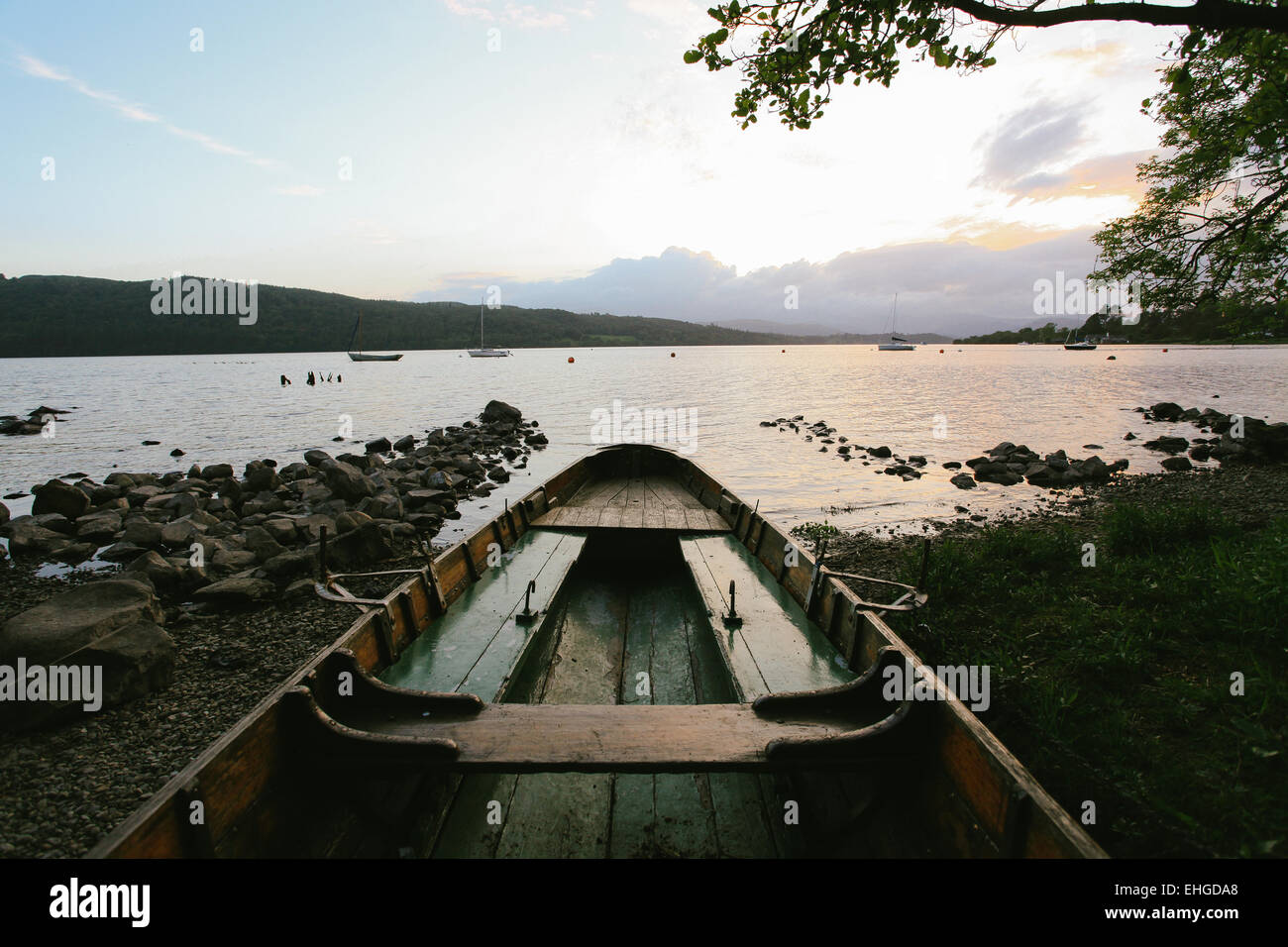 Old wood boat on shore hi-res stock photography and images - Alamy