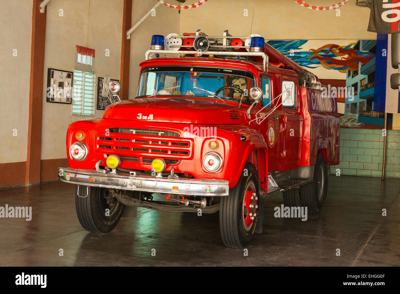 Cuba Santa Clara Comando 3 Cuerpo de Bomberos red fire truck tender