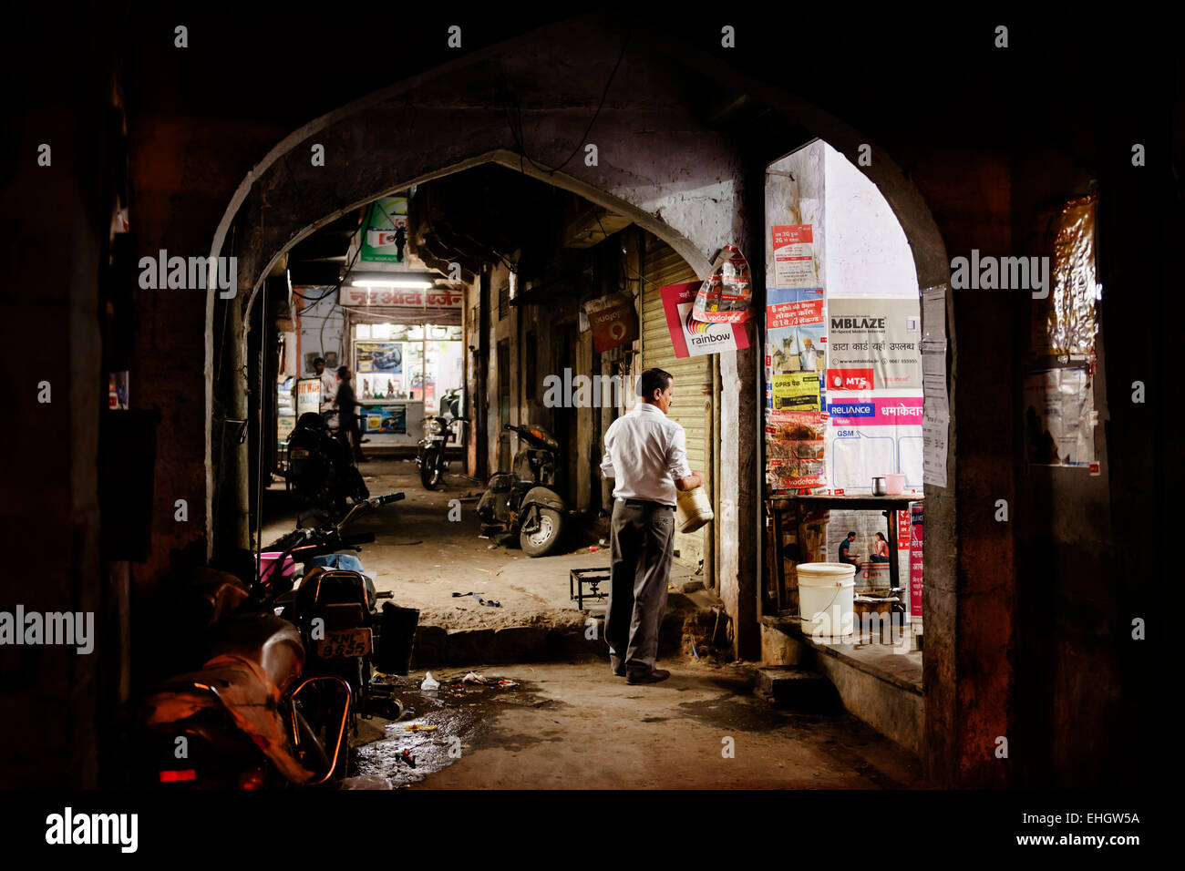 An Alleyway At Night In Jaipur Stock Photo Alamy an-alleyway-at-night-in-jaipur-stock-photo-alamy