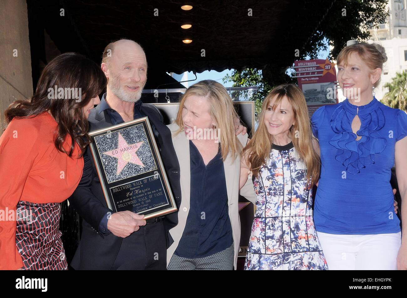 Ed harris and amy madigan hi-res stock photography and images - Page 3 -  Alamy, image size:1300x953