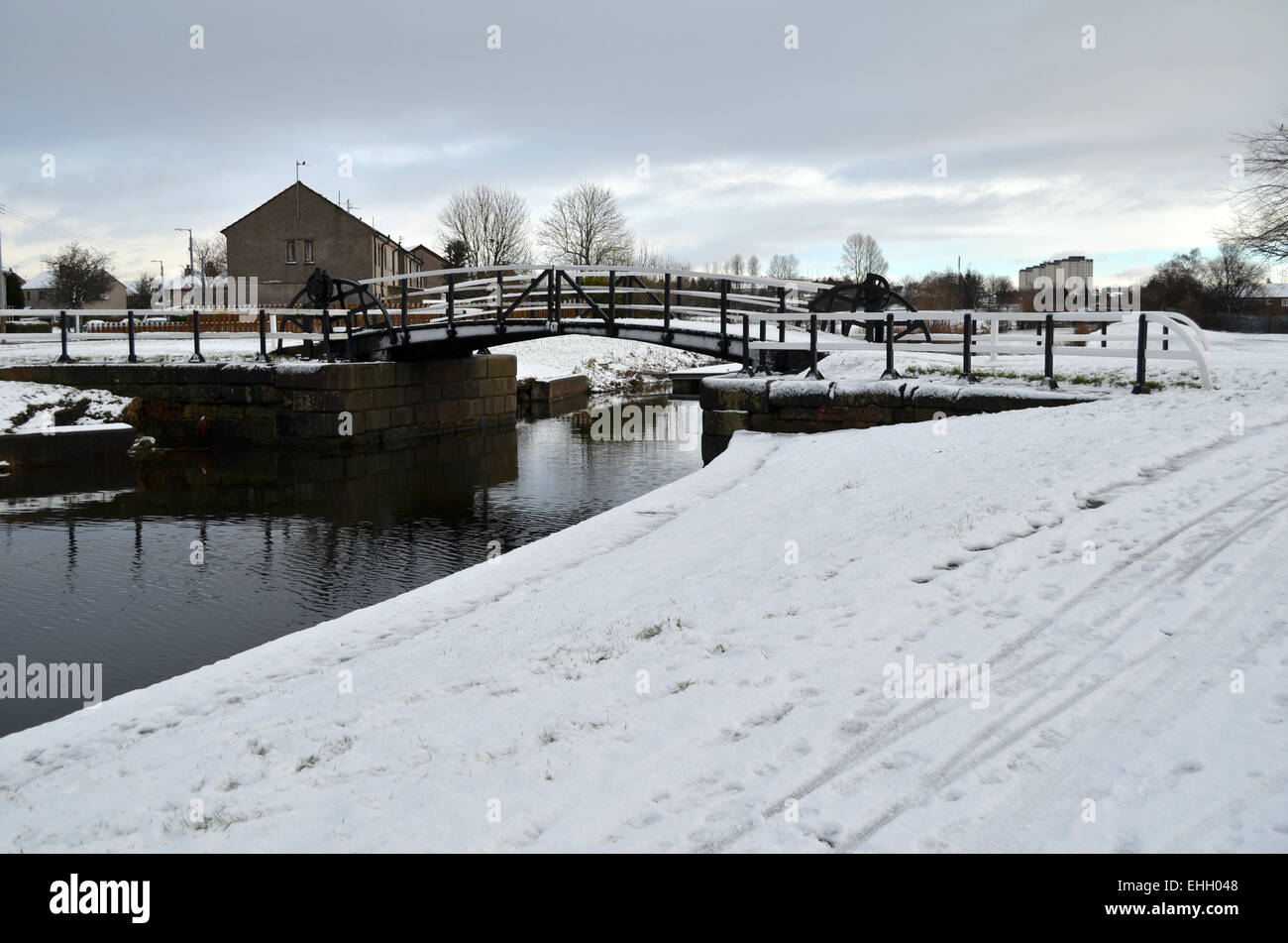 An old bridge on the Forth and Clyde canal between Whitecrook and Linnvale during the winter Stock Photo