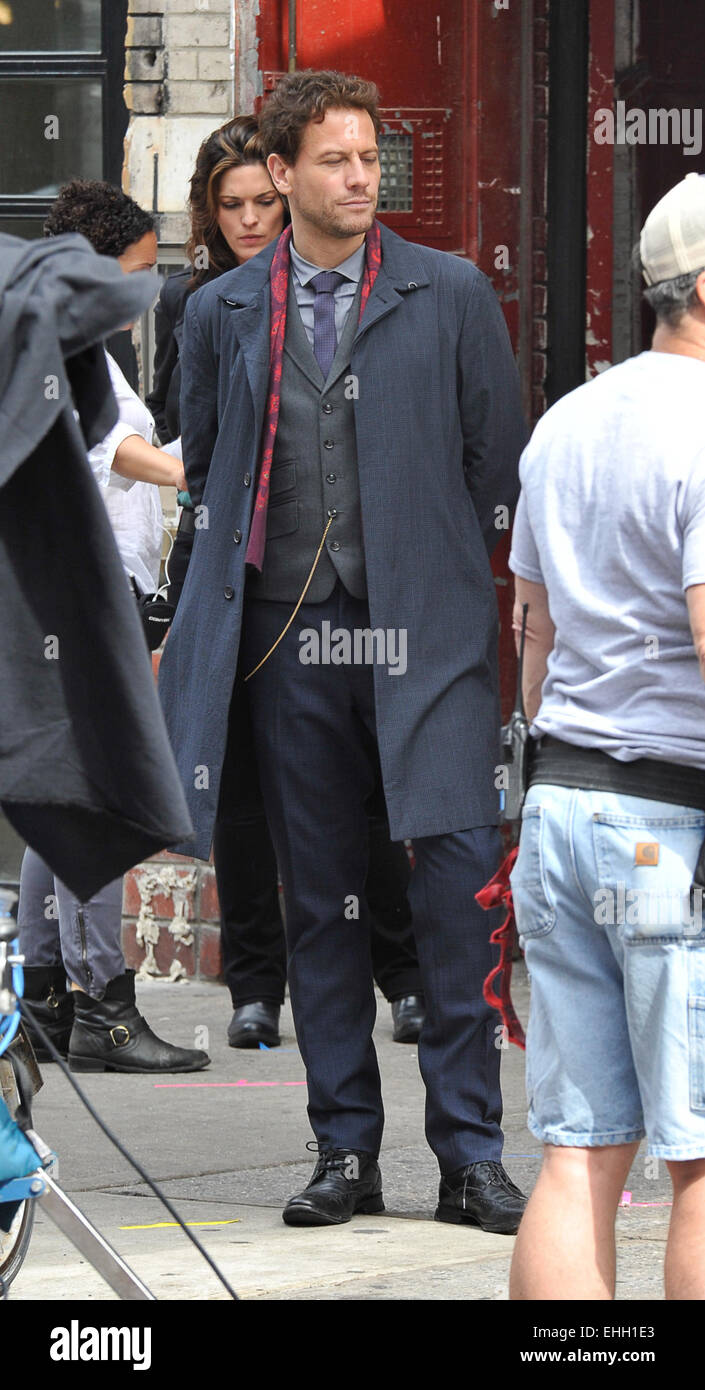 On The Set Of The Abc Show Forever Featuring Ioan Gruffudd Alana De La Garza Where New York City New York United States When 09 Sep 2014 Stock Photo Alamy