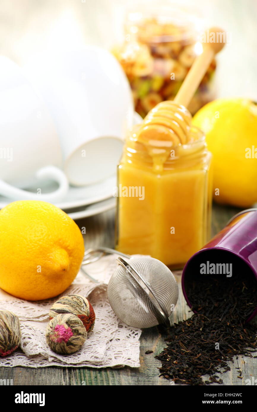 Tea with honey and lemon to treat colds Stock Photo Alamy