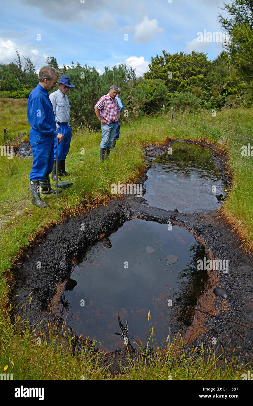 Oil seep hires stock photography and images Alamy