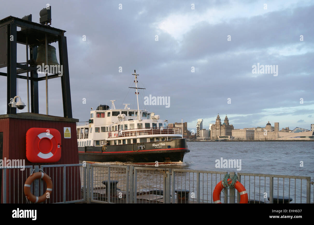 Mersey Ferry Approaching Woodside Landing Stage Stock Photo Alamy mersey-ferry-approaching-woodside-landing-stage-stock-photo-alamy