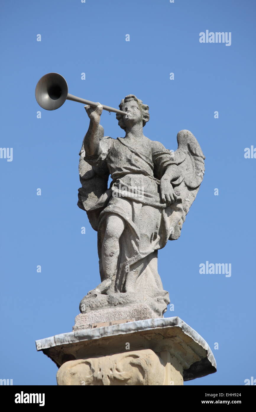 Angel horn trumpet hires stock photography and images Alamy