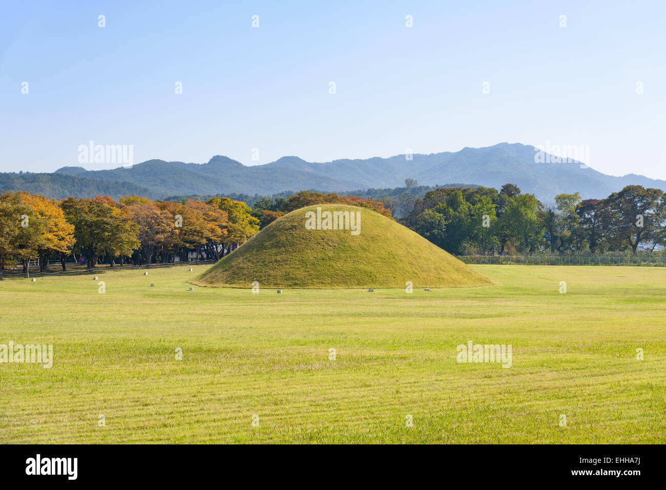 royal tombs located in Gyeongju in Silla kingdom. Silla was one of the