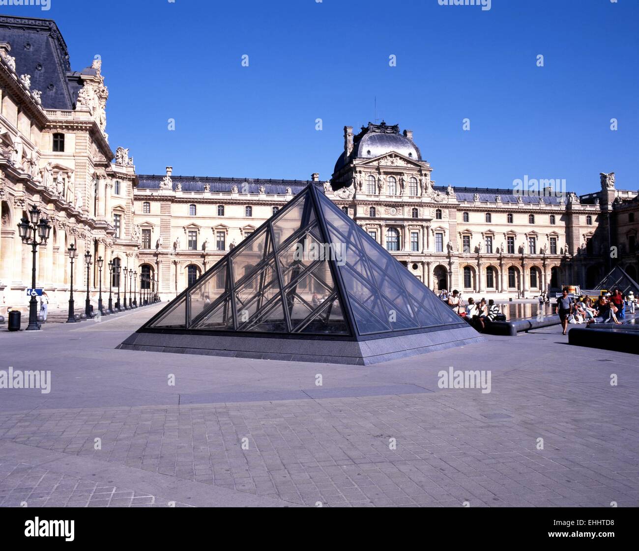 Louvre museum building hi-res stock photography and images - Alamy