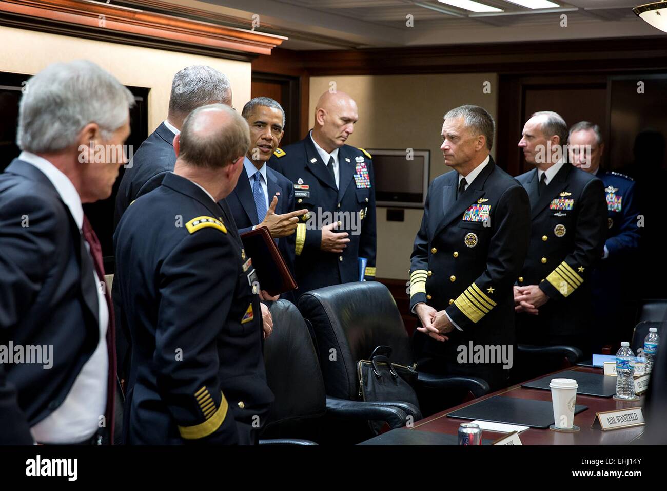 us-president-barack-obama-talks-with-the-joint-chiefs-of-staff-following-EHJ14Y.jpg