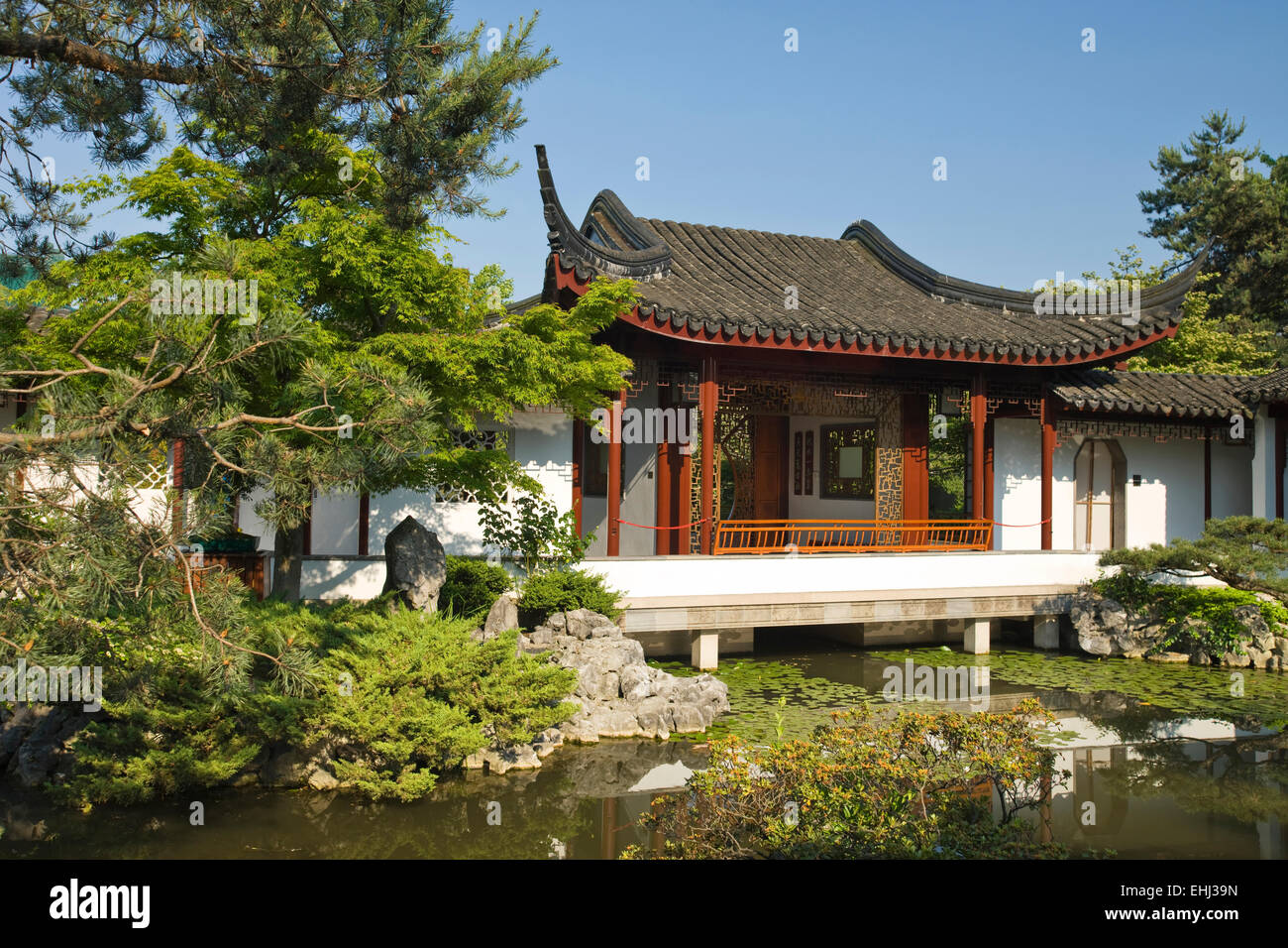 FOOTBRIDGE DR SUN YAT SEN CLASSICAL CHINESE GARDEN VANCOUVER CHINATOWN ...