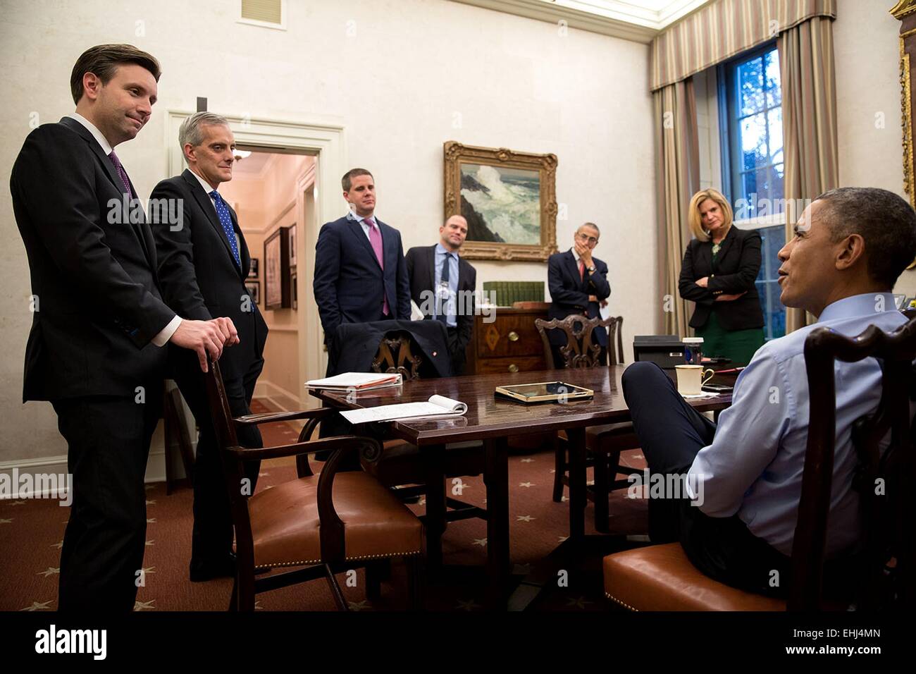 US President Barack Obama meets with, from left, Press Secretary Josh Earnest; Chief of Staff Denis McDonough; Senior Advisor Dan Pfeiffer; Ben Rhodes, Deputy National Security Advisor for Strategic Communications; John Podesta, Counselor to the President and Jennifer Palmieri, Director of Communications, in the Oval Office Private Dining Room to prep for a CBS Face the Nation interview with Bob Schieffer November 7, 2014 in Washington, DC. Stock Photo