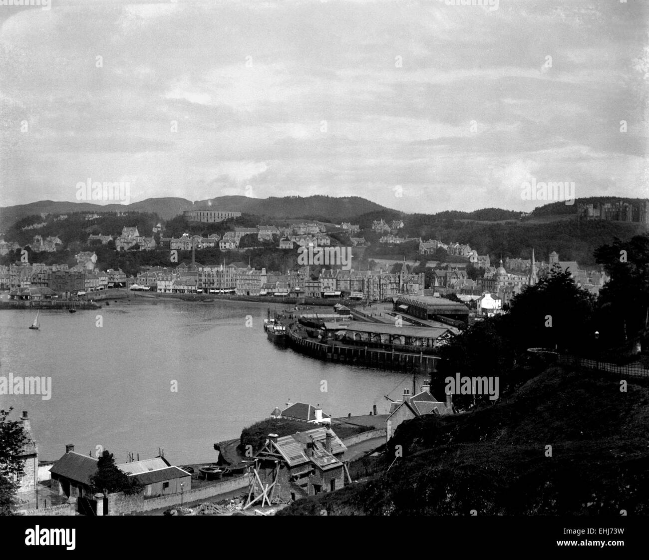 AJAXNETPHOTO - 1911 -12 APPROX. - SCOTTISH PORT - OBAN, ARGYLL IN THE EDWARDIAN ERA. McCAIG'S TOWER, A PARTLY COMPLETED MOCK COLLISEUM COMMISSIONED BY JOHN STUART McCAIG (1824-1902) STANDS ON A HILL ABOVE THE TOWN (LEFT, CENTRE.). PHOTO:AJAX VINTAGE PICTURE LIBRARY REF:()PLA OBAN 1900S 80201 9 Stock Photo