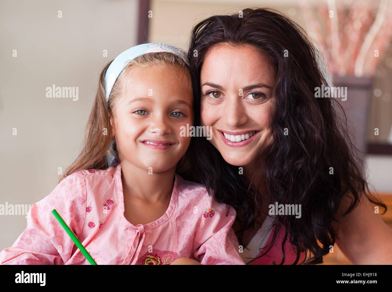 стильная мама. фотосессия мама и дочка. фотосессия мама и малыш. мама с дочкой в кафе. мама с младенцем.