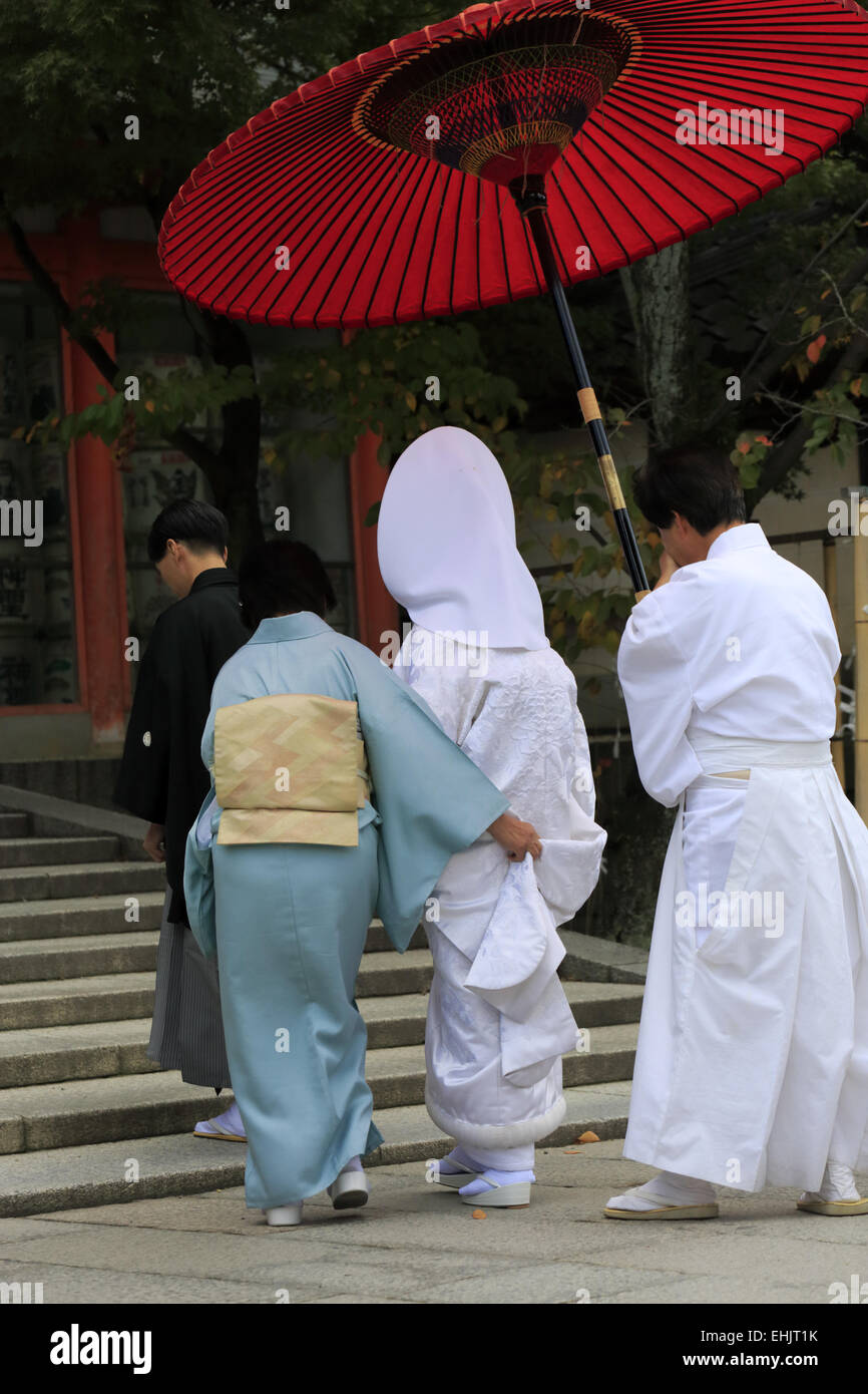 The procession of a traditional Japanese Shinto wedding ceremony in Yasaka-Jinja shrine.Kyoto.Japan Stock Photo