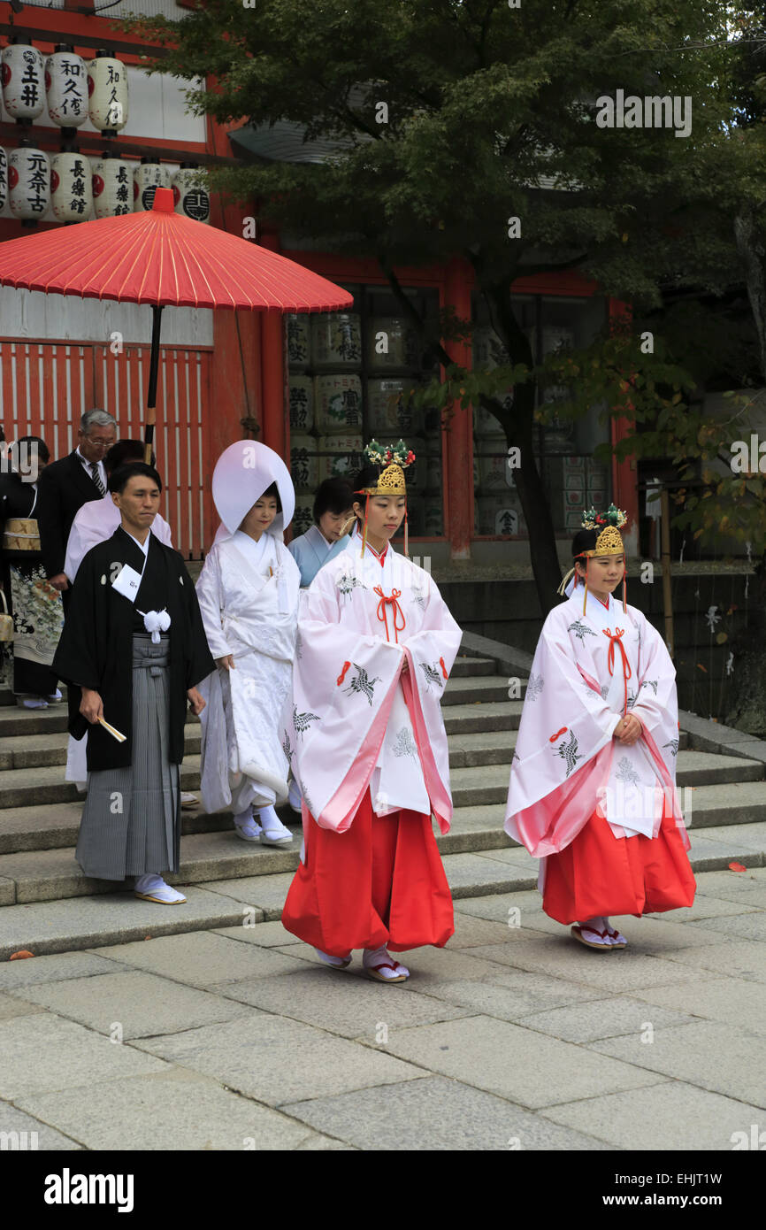 The procession of a traditional Japanese Shinto wedding ceremony in Yasaka-Jinja shrine.Kyoto.Japan Stock Photo