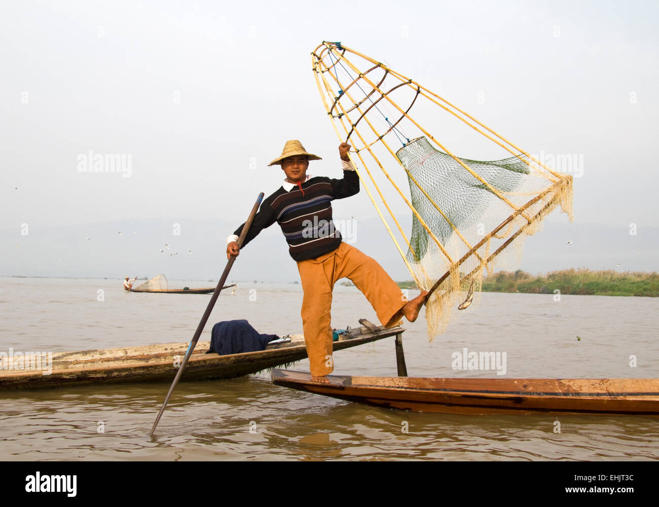 Intha leg rowing fisherman Inle Lake Myanmar Stock Photo Alamy