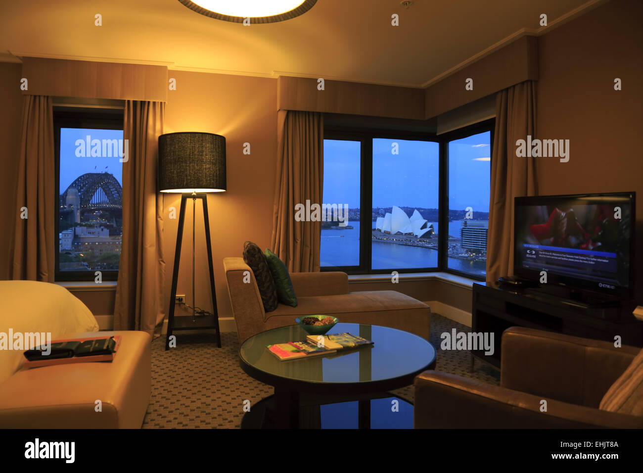 Guest room with the view of Sydney Harbour Bridge and Sydney Opera House in Four Seasons Hotel, Sydney Australia Stock Photo