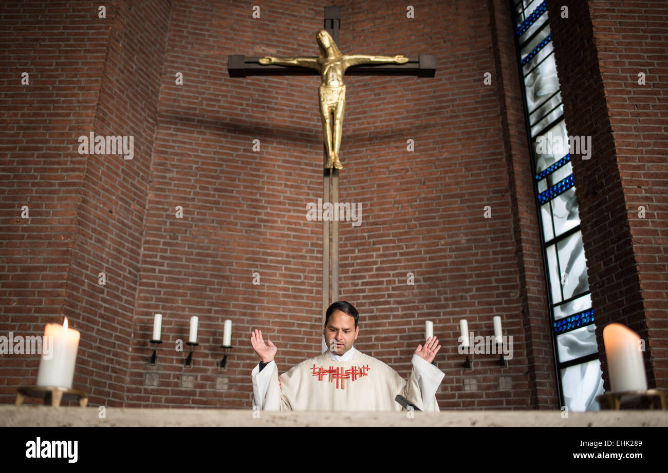 Garbsen, Germany. 12th Mar, 2015. Catholic priest Jojo Thomas from