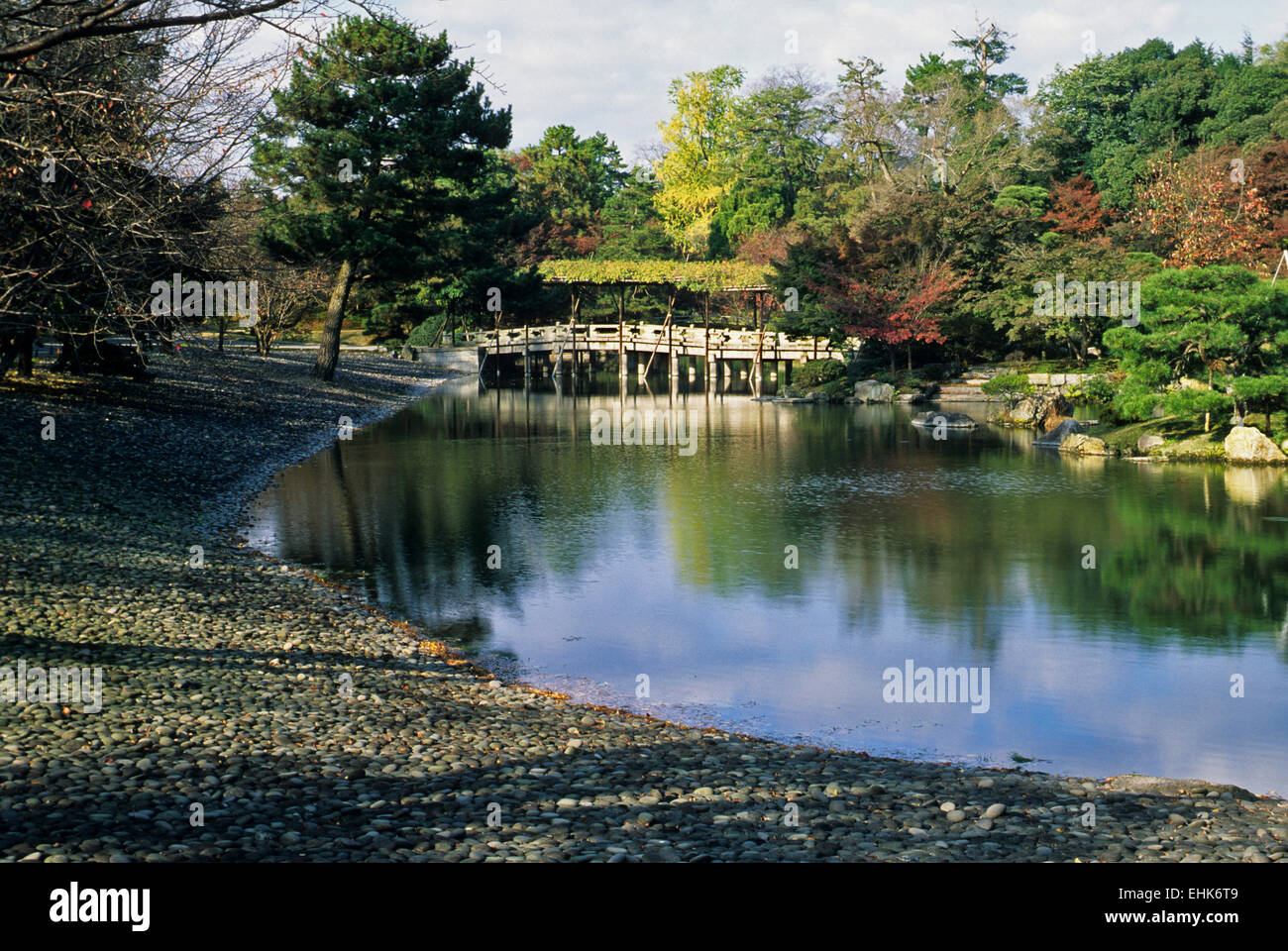 The Sento Gosho is a large enclosed garden on teh grounds of the ...