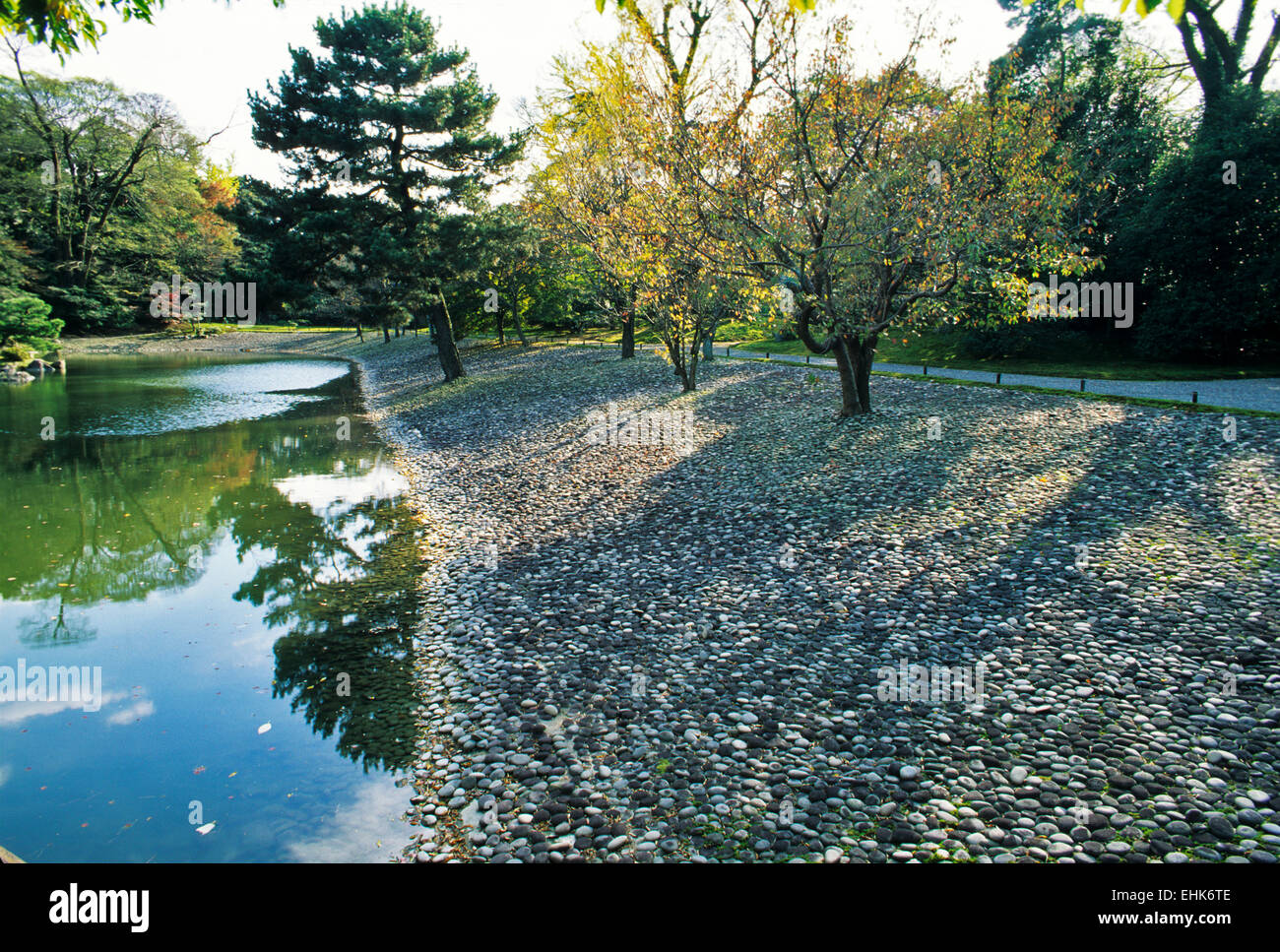 The Sento Gosho is a large enclosed garden on the grounds of the ...