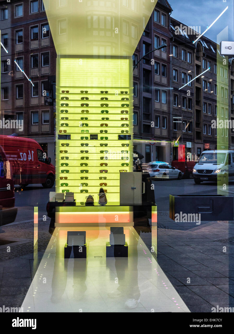 Sunglasses window display hires stock photography and images Alamy