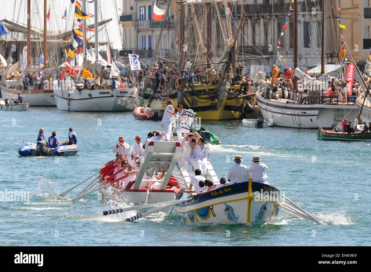 Jousting boat hi-res stock photography and images - Alamy