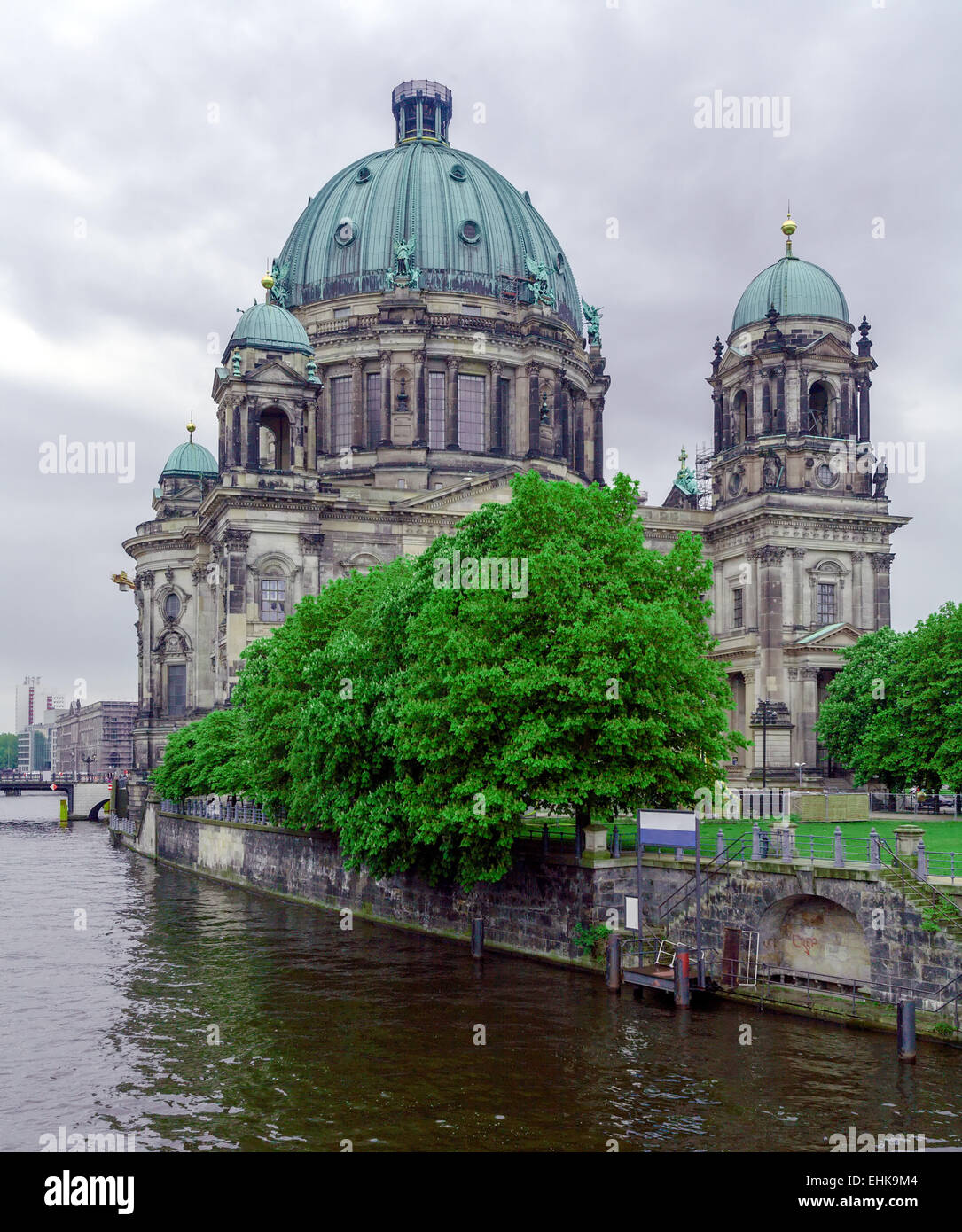 Berliner Dom (Berlin Cathedral) (1895-1905) designed by Julius Raschdorff and The Fernsehturm (TV tower) (1969) at Alexanderplat Stock Photo