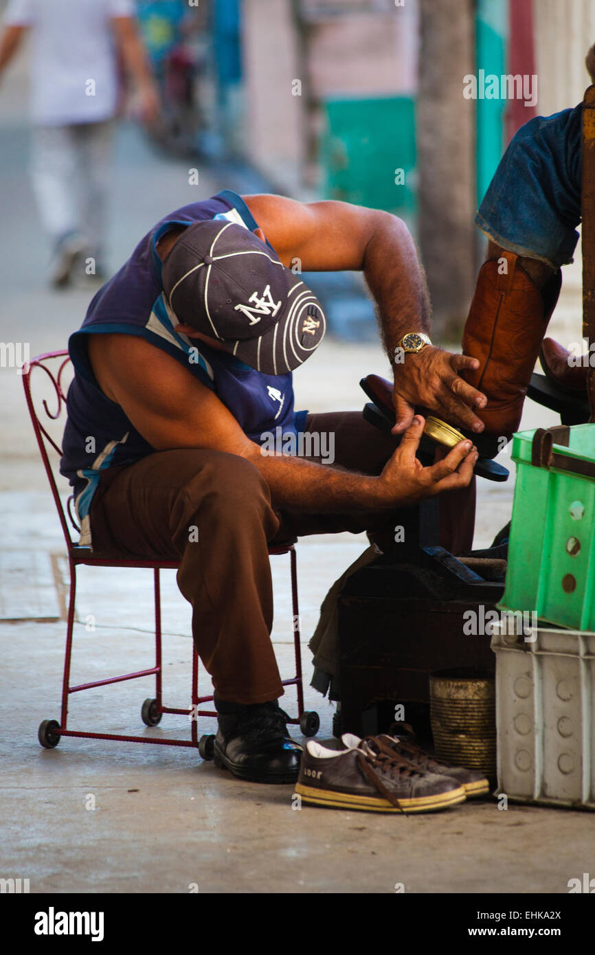 A man shines shoes in Sancti Spiritus, Cuba Stock Photo