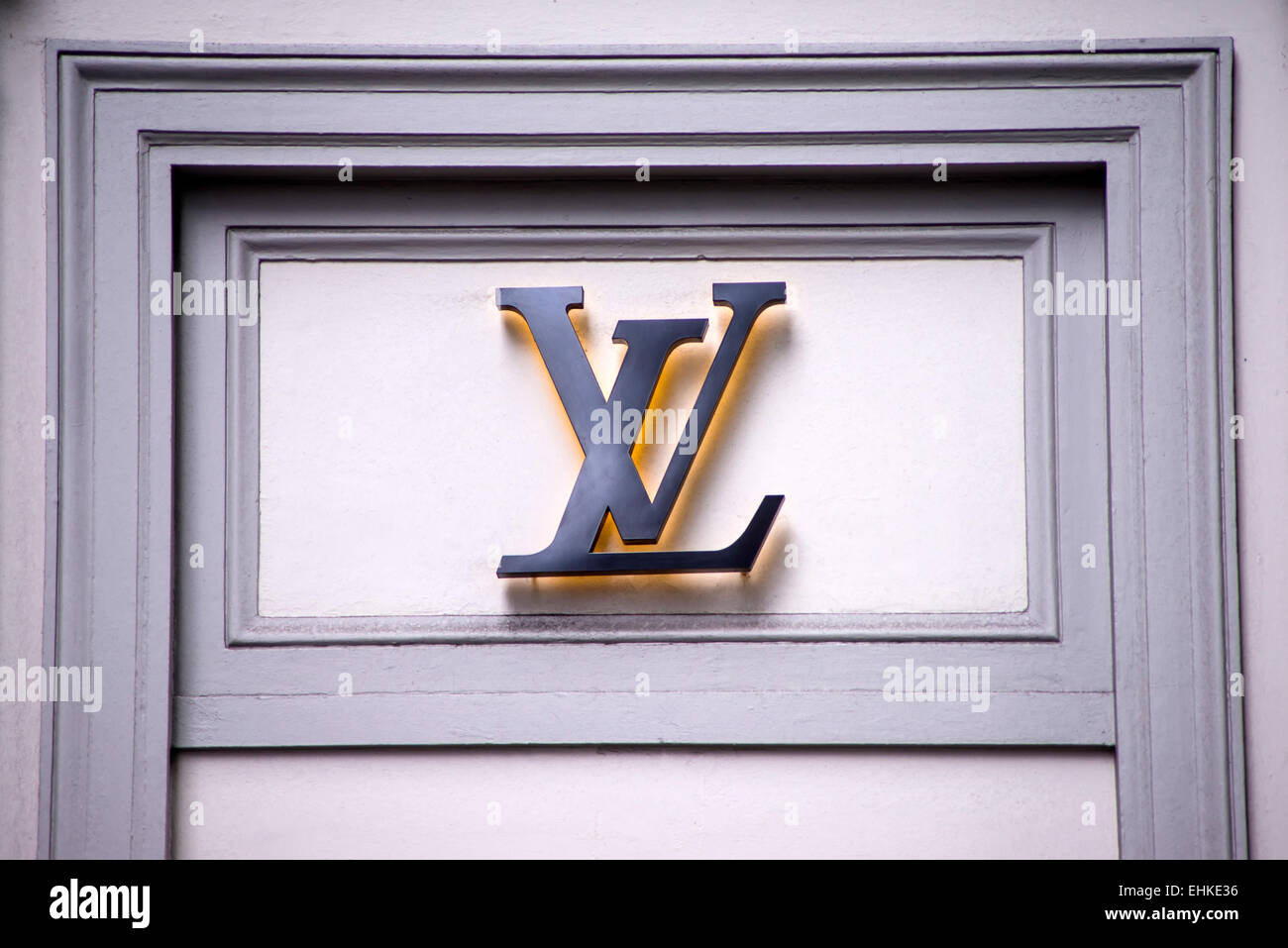 View at Louis Vuitton shop in Sydney, Australia Stock Photo - Alamy