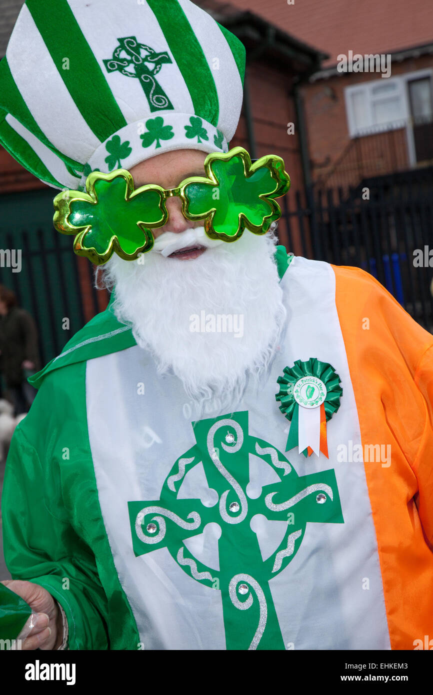 Manchester, UK 15th March, 2015.  The St Patrick's weekend Irish Festival.  Thousands of people lined the streets to watch as the St Patrick’s Day parade made its way through Manchester.  The colourful procession set off from the Irish World Heritage Centre in Cheetham Hill before making its way to Albert Square.  Flag bearers representing the 32 counties in the Emerald Isle led the parade into the city centre, followed by floats from the city’s Irish associations. Stock Photo