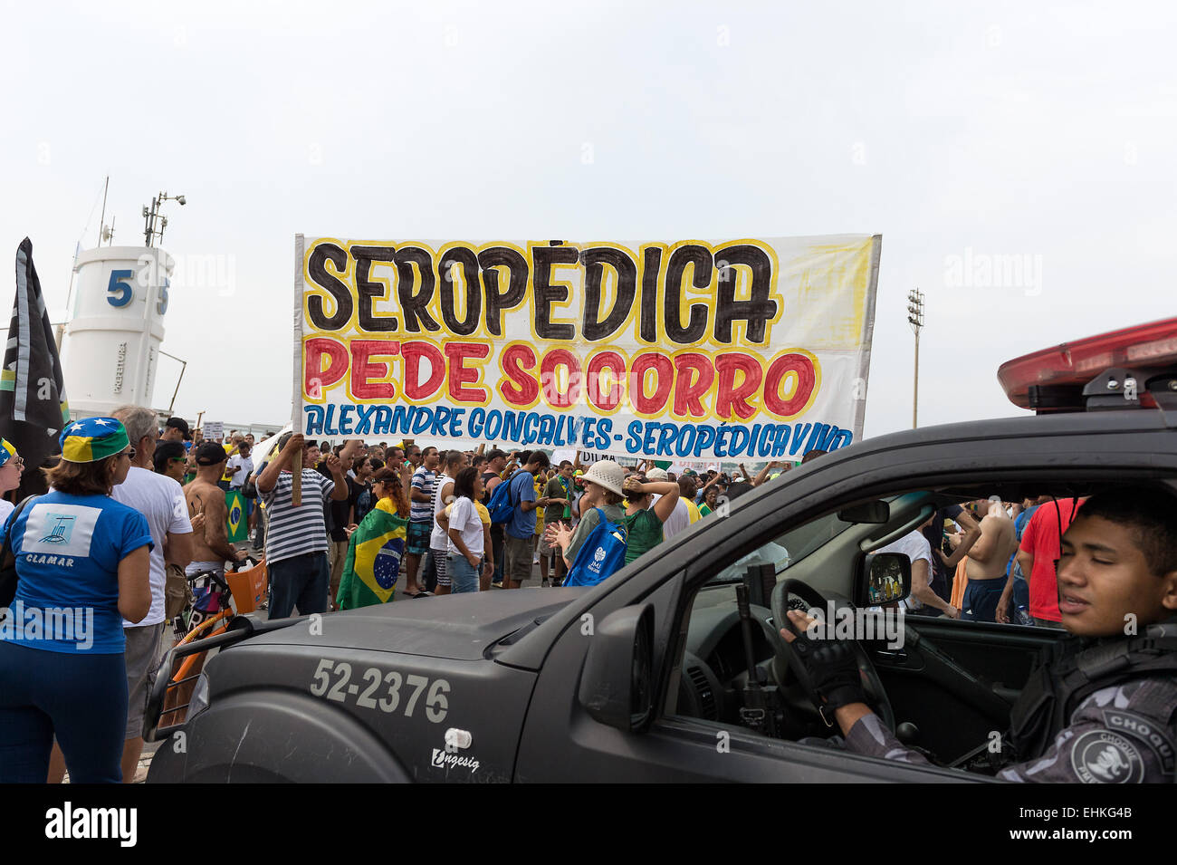 Rio De Janeiro, RJ, Brazil. 16th Mar, 2015. People from Seropedica, a city 2 hours out of Rio, attented the protest and ask for help.On Sunday, March 15th, a big crowd is gathering at Copacabana beach, south side of Rio City, Brazil. People from everywhere and all social classes, came to the streets to protest against Dilma Roussef, and are demanding her impeachment. They claim for justice, dignity, security, education and are saying ''No More Corruption' Credit:  Peter Bauza/ZUMA Wire/ZUMAPRESS.com/Alamy Live News Stock Photo